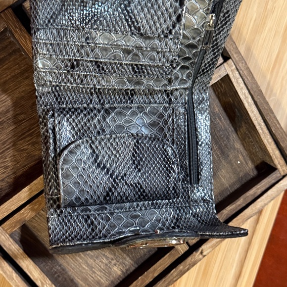 Guess Black and Silver Women's Wallet - Picture 6 of 6